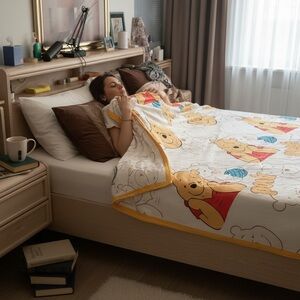 Isaac Mizrahi New York Winnie the Pooh Plush Blanket NWT mid-thickness